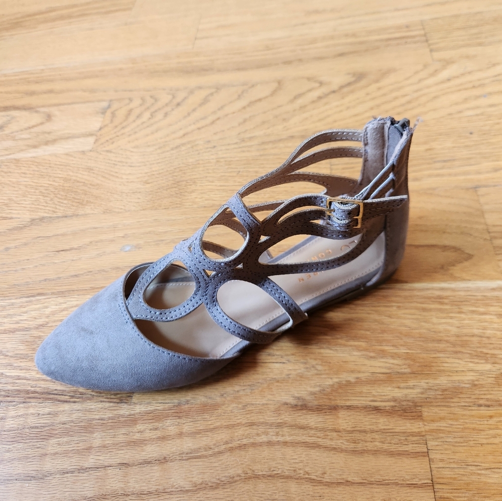 Beige flats size 7. New